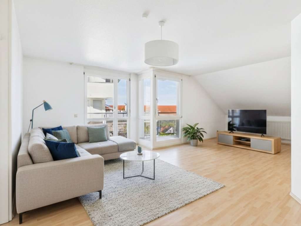 Immobilie in Künzelsau - Gepflegte Wohnung mit Aussicht | Zwei Dachterassen | Tageslichtbad | TG-Stellplatz - Bild 0