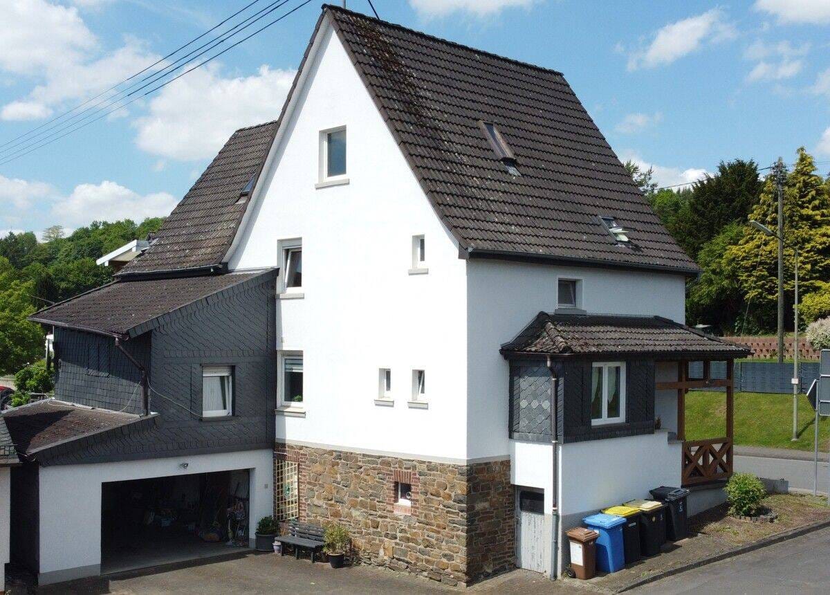 Immobilie in Wallmenroth - Domizil für große Familie, Mehrgenerationen oder Kapitalanlage - Bild 2