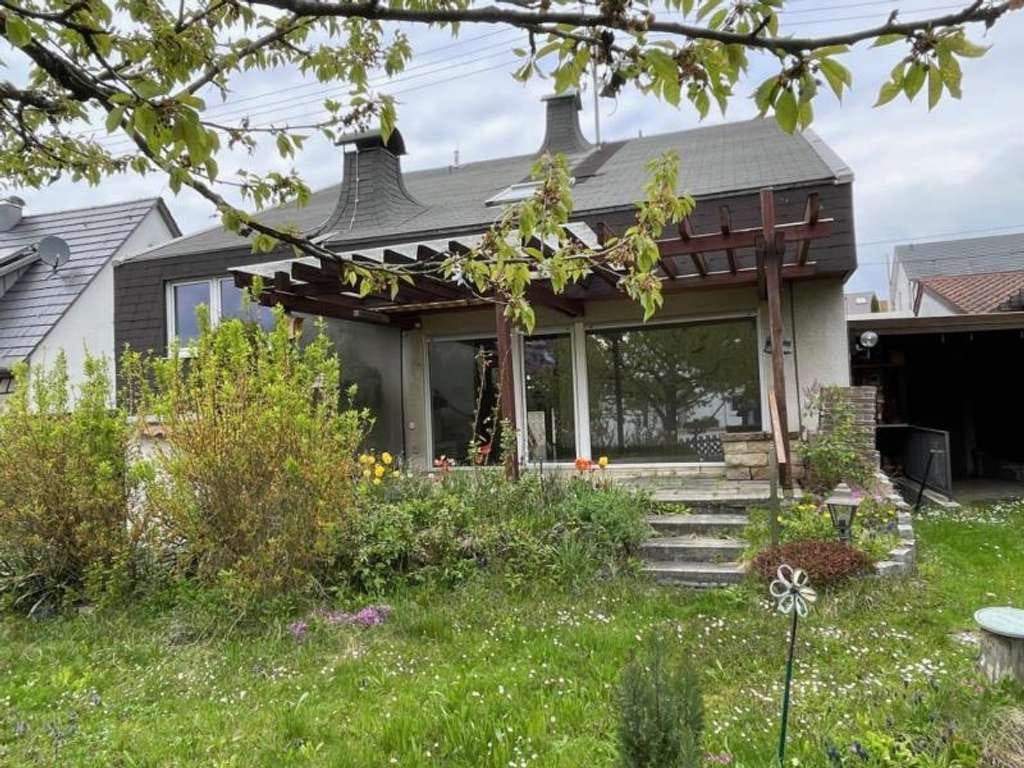 Immobilie in Steinenbronn - Idyllisches freistehendes Einfamilienhaus mit Süd-Garten in Steinenbronn! - Bild 0