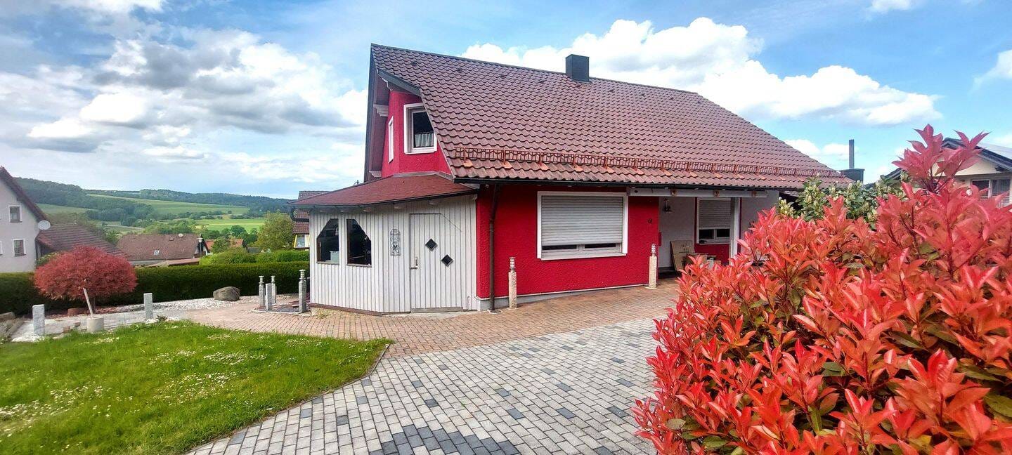 Immobilie in Niedermurach - Einfamilienhaus mit Fernblick, 5,5 Zimmer - 168 m² Wohnfläche, 3 Garagen, Carport auf 872 m² Grund in Pertolzhofen - Niedermurach zu verkaufen - Bild 0