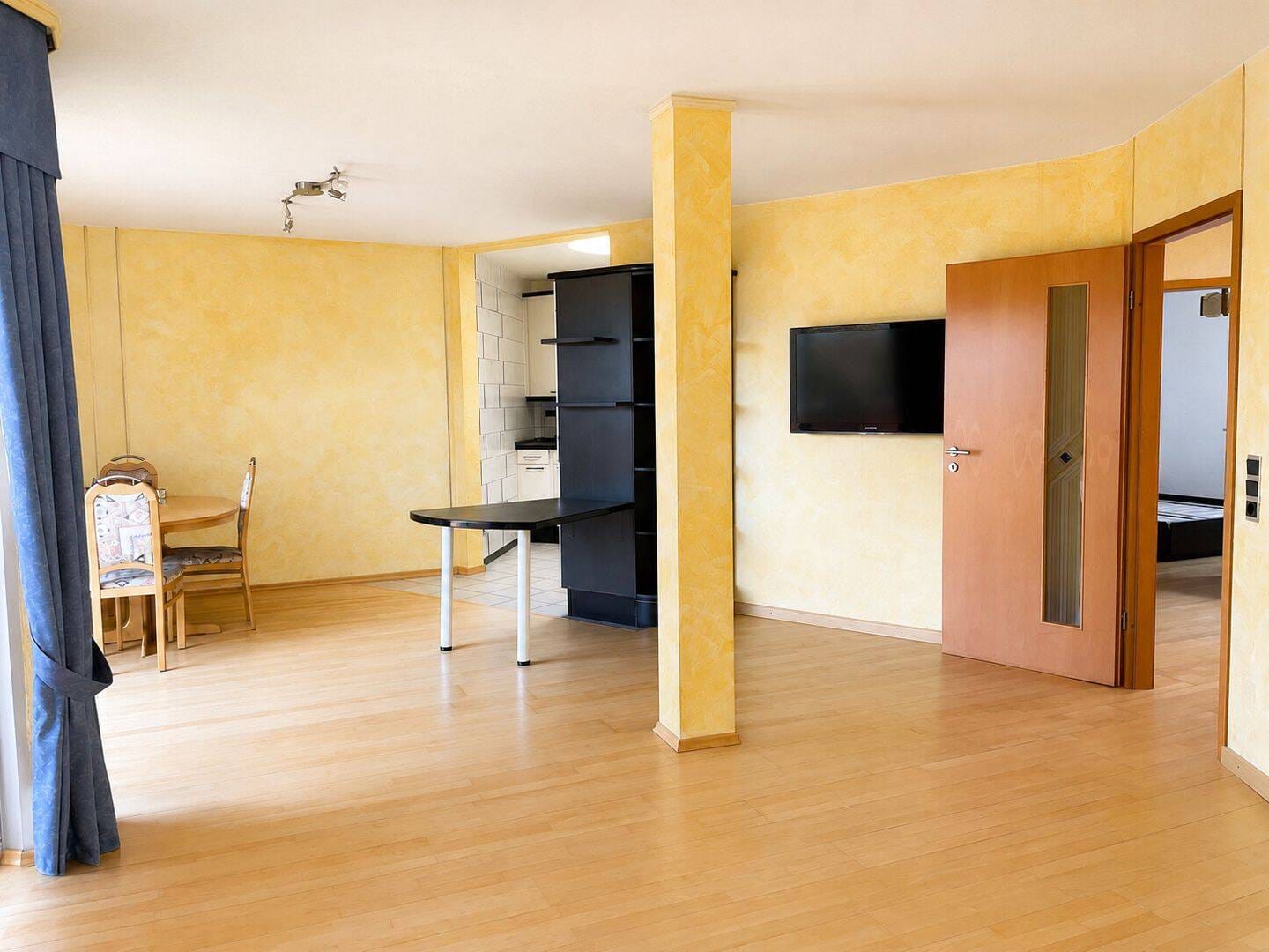 Immobilie in Wölfersheim - 2,5-Zimmer-Wohnung mit Terrasse, separatem Eingang und zwei Stellplätzen in Wölfersheim - Bild 1