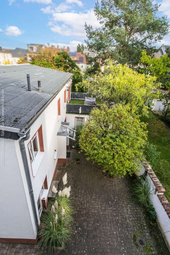 Immobilie in Neu-Isenburg - Stilvolles Mehrfamilienhaus mit Hinterhaus in zentraler Lage von Neu-Isenburg - Bild 2