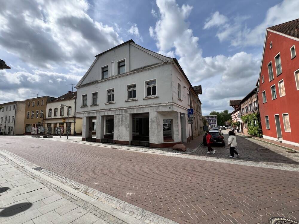 Immobilie in Ueckermünde - Wohn und Geschaftshaus an der Uecker am Jachthafen neben der Post. Sanierungsbedürftig. 700 m² Land - Bild 3