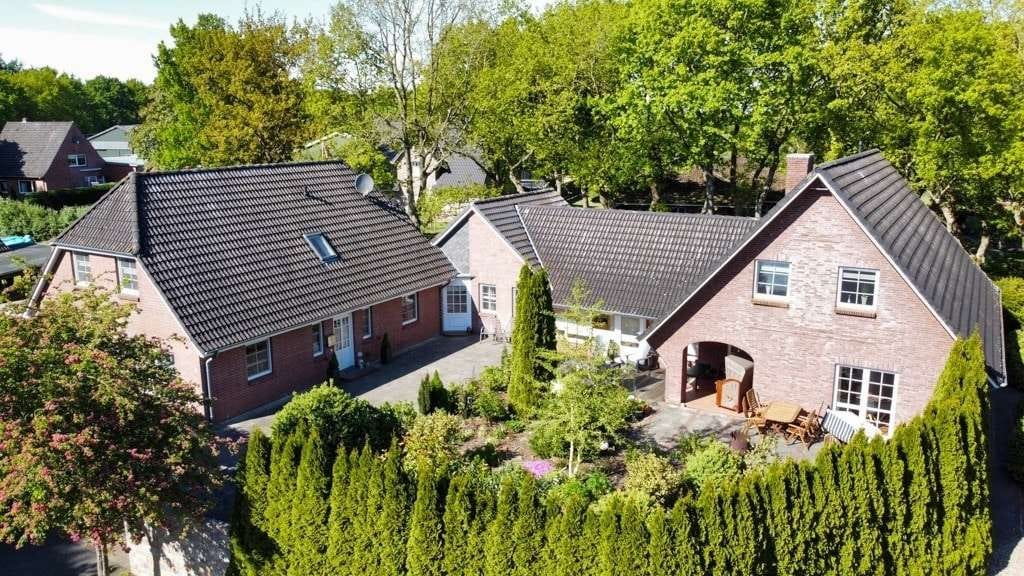 Immobilie in Ramstedt - Zwei verbundene Einfamilienhäuser, viele Perspektiven:Ihr Wohntraum in der Eider-Treene-Sorge Region - Bild 1