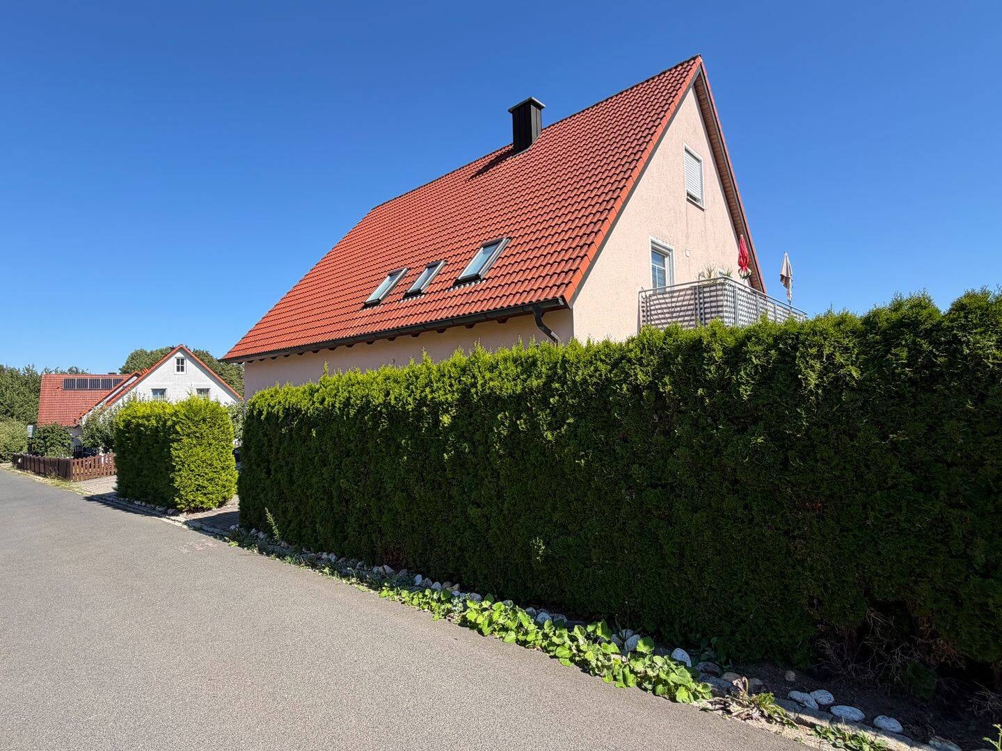 Immobilie in Illschwang - Teilvermietetes, modernes Mehrfamilienhaus in ruhiger Wohnlage von Illschwang! - Bild 1