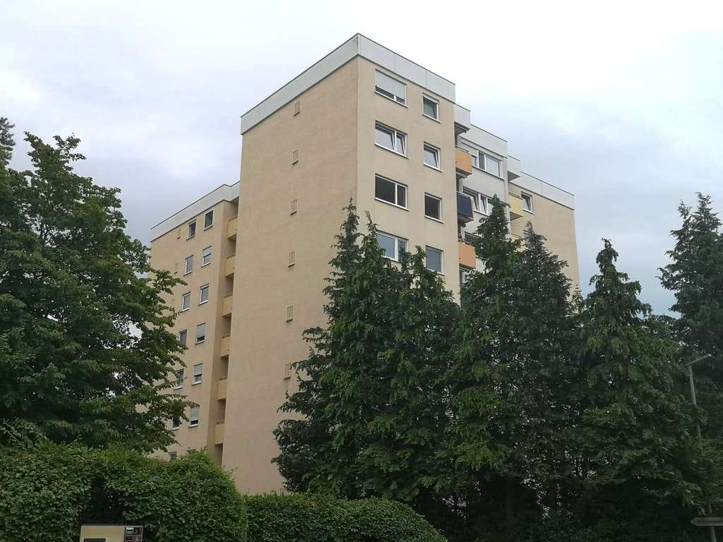 Immobilie in Kressbronn am Bodensee - Für Handwerker: Renov.bed., leerstehende 4,5-Zi.-Whg. (5.OG, Aufzug) mit Garage und toller Sicht - Bild 3