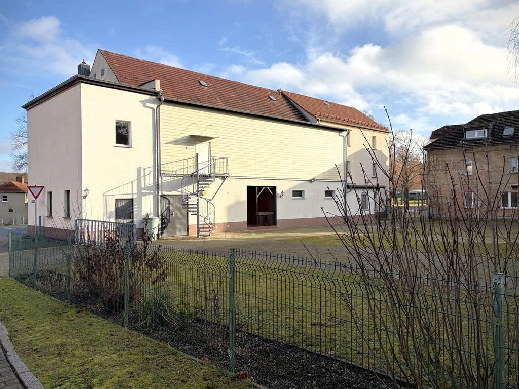 Immobilie in Lützen - Vielseitiges Objekt mit ca. 700m² Innenfläche + zahlreiche PKW-Stellplätzen auf 1.192m² Grund - Bild 2
