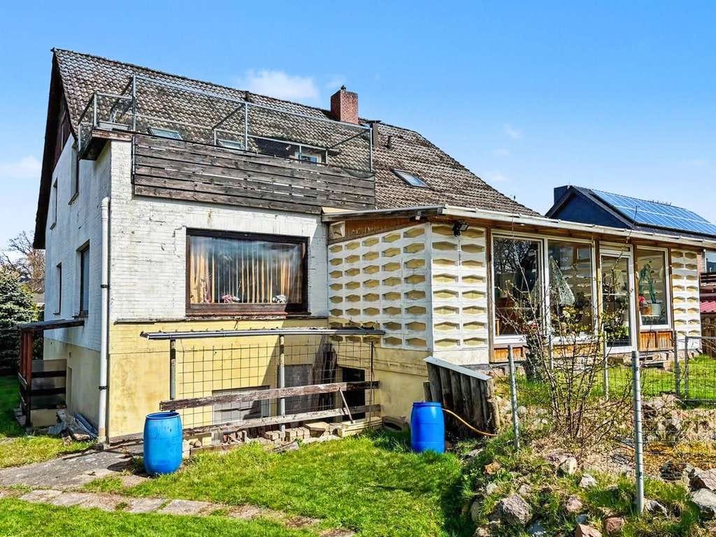Immobilie in Seevetal - Vollsanierung notwendig: 2-Familien-Haus auf ca. 1.206 m² Grundstück in Top-Lage von Seevetal - Bild 2
