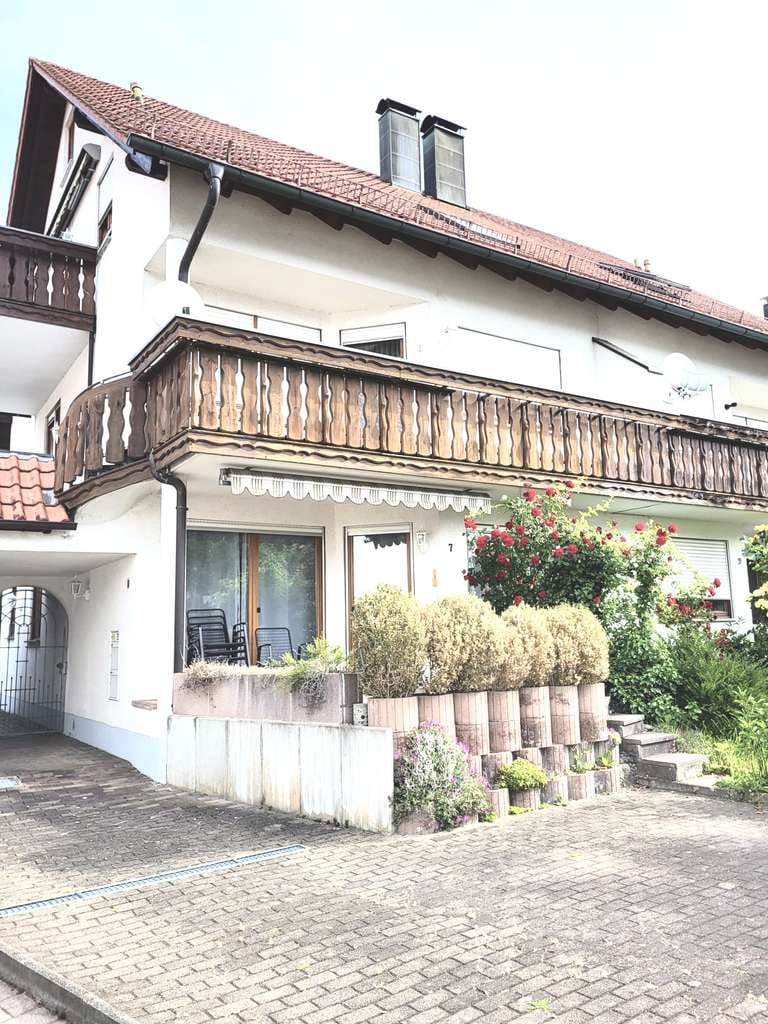 Immobilie in Langenargen - Sofort beziehbare Doppelhaushälfte in ruhiger und seenaher Lage mit Garage und Carport - Bild 0