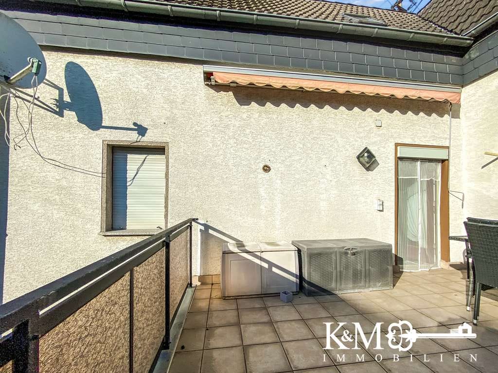Immobilie in Bassenheim - Gepflegtes Wohnhaus mit großzügiger Raumaufteilung, Terrasse und Garage in Bassenheim - Bild 2