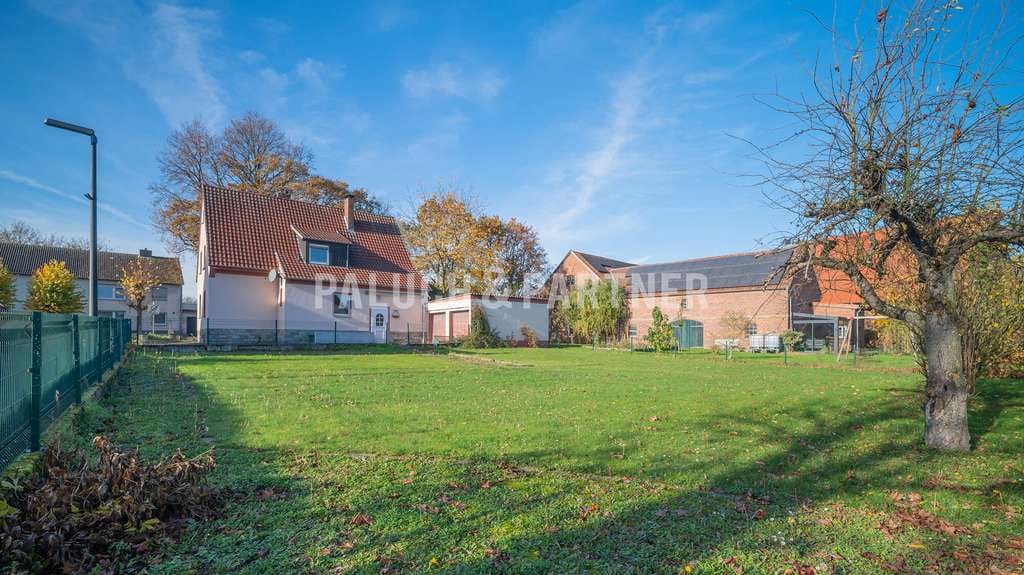 Immobilie in Erwitte - Familienfreundliches Haus mit möglichem Baugrundstück in Erwitte-Stirpe - Bild 1