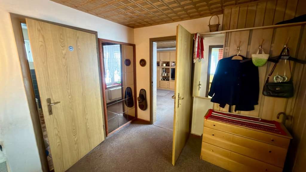 Immobilie in Güsten - Raum für Ideen: Haus mit Potential, Garage & Werkstatt in Güsten - Bild 2