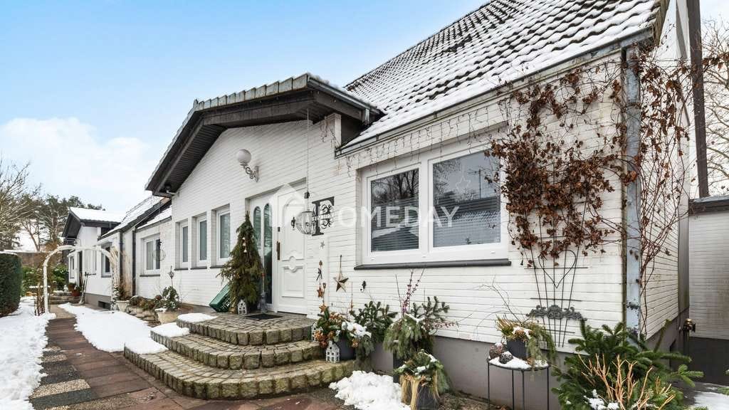 Immobilie in Worpswede - Großzügige Doppelhaushälfte mit Einliegerwohnung, Vollkeller und schönem Garten in ruhiger Feldlage - Bild 0
