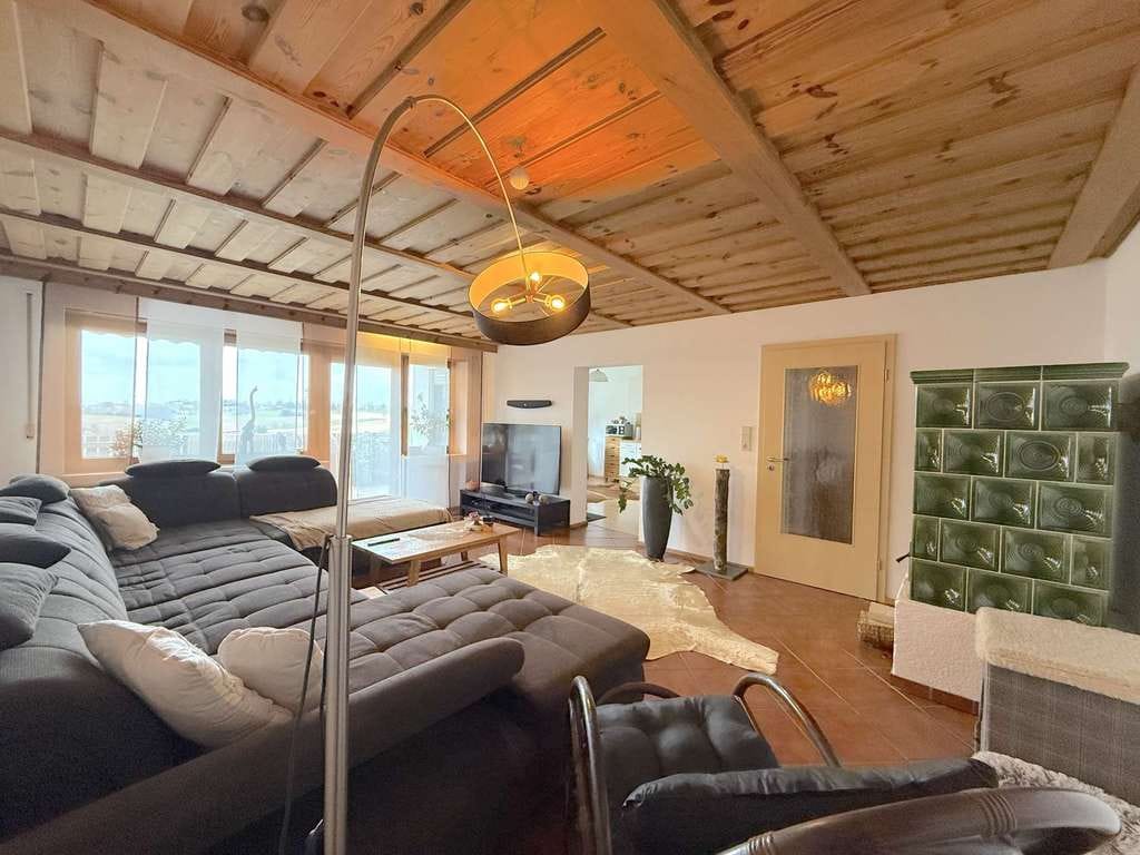 Immobilie in Neuburg am Inn - "Ihr Wohlfühlhaus mit Aussicht: Vielseitiges Einfamilienhaus mit Dach-Ausbaupotential" - Bild 3