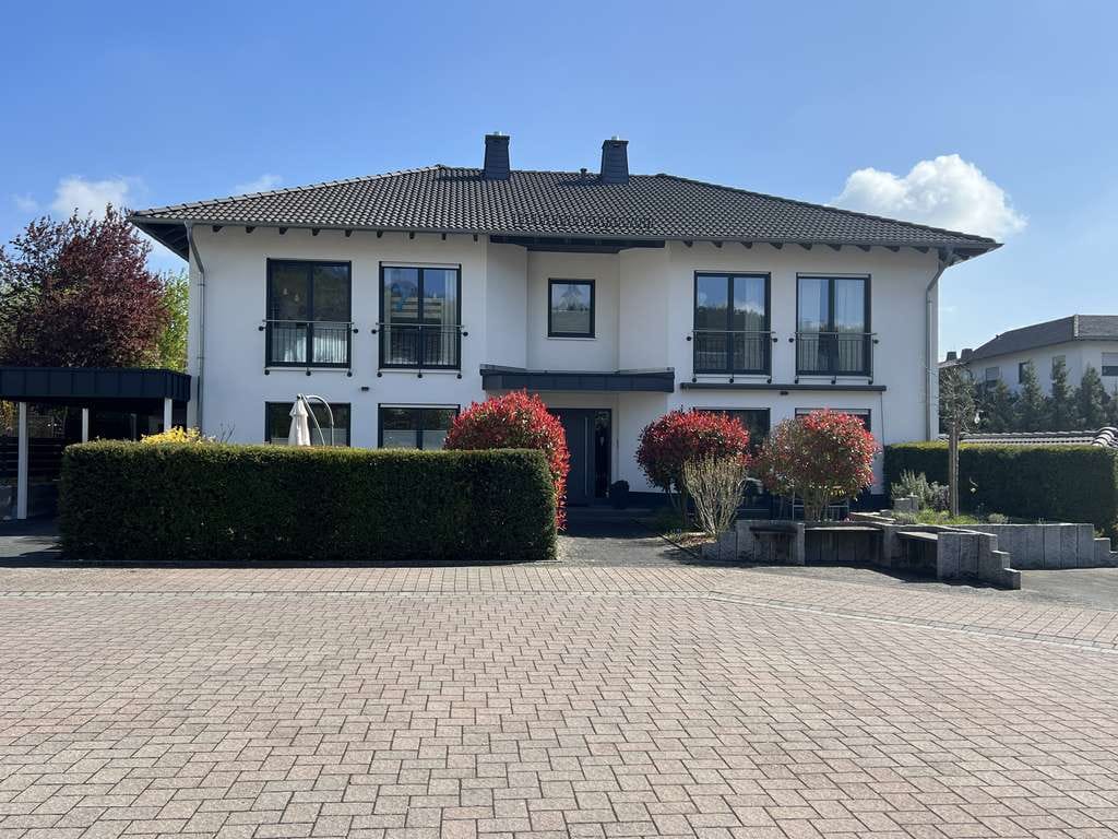 Immobilie in Nickenich - Zukunftssichere Doppelhaushälfte BJ 2012: Energieeffizient mit 2 TERRASSEN, GARTEN, Garage/Carport - Bild 0