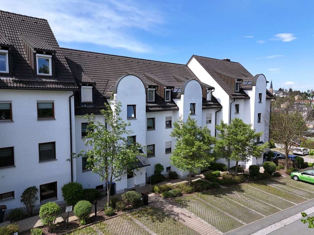Immobilie in Lengenfeld - [RESERVIERT] 2-Raum Wohnung mit EBK, sonnigem Balkon & Stellplatz in gepflegtem MFH - Bild 0