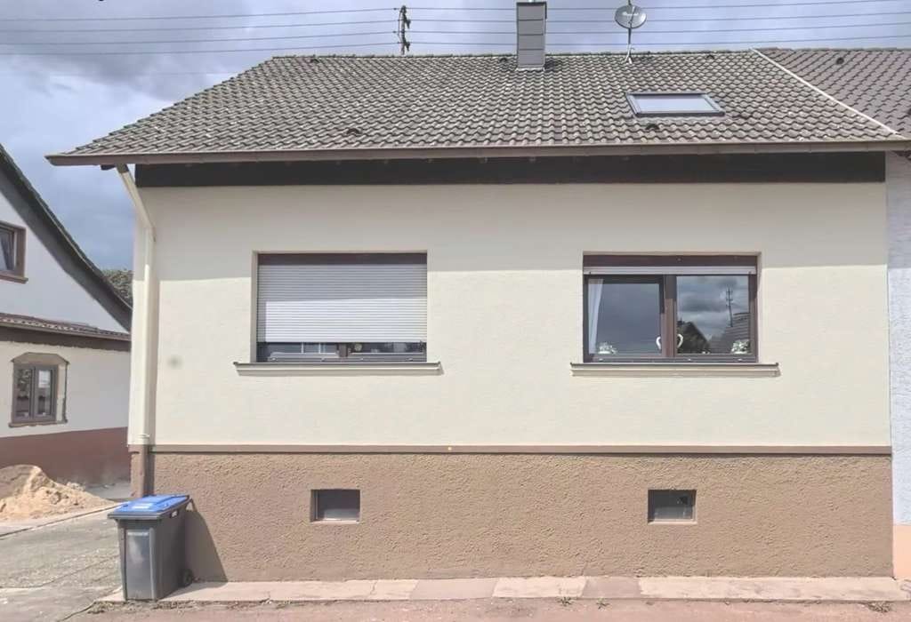 Immobilie in Saarwellingen - Familienfreundliches Haus mit großem Grundstück

 - Bild 0