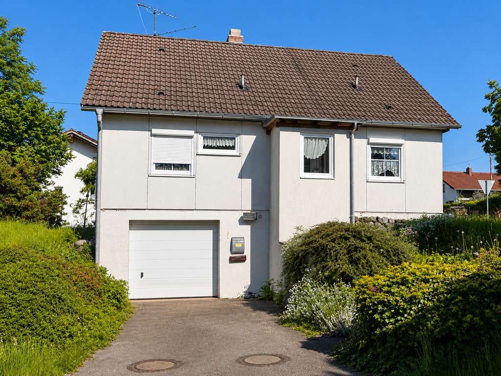 Immobilie in Bidingen - Freistehendes Einfamilienhaus mit großzügigem Grundstück zu verkaufen - Bild 1