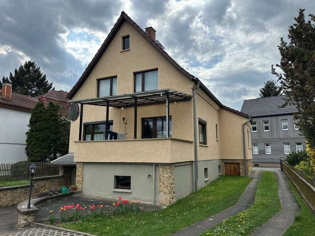 Immobilie in Rudolstadt - Teilsaniertes Einfamilienhaus mit großem Grundstück - Bild 0