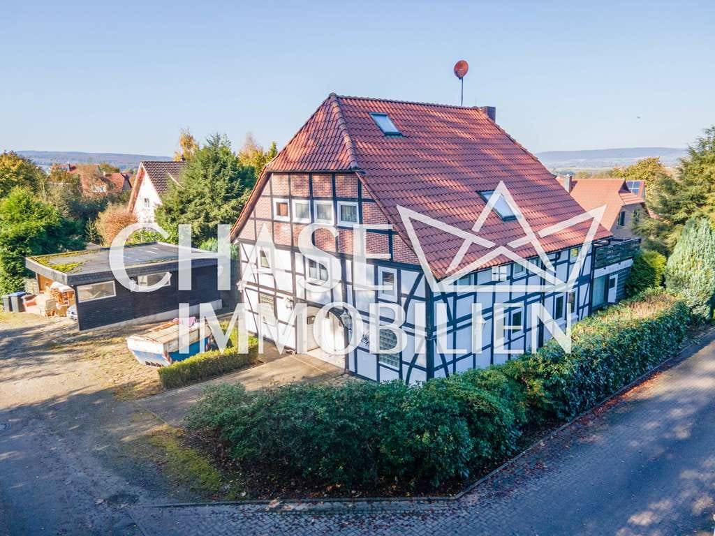 Immobilie in Hameln - Idyllisches Zwei-/Dreifamilienhaus in Waldrandlage - Wohnen oder Vermieten in Hameln, Bannensiek! - Bild 0