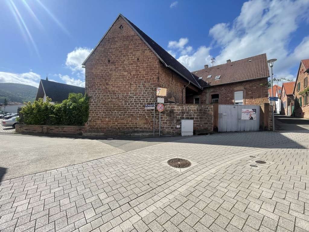 Immobilie in Maikammer - Einfamilienhaus mit Ausbaupotential in zentraler Lage - Bild 2