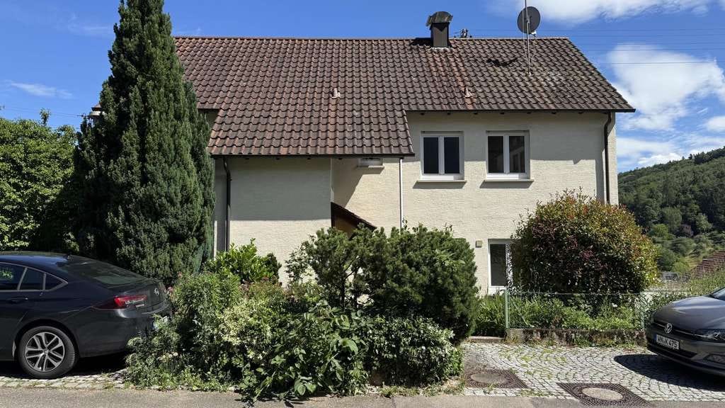 Immobilie in Winnenden - Charmantes Zweifamilienhaus in ruhiger Wohnlage von Winnenden - Bild 0
