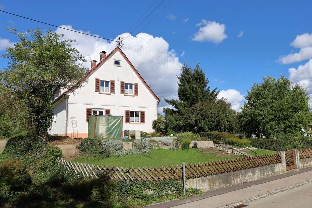 Immobilie in Dürrlauingen - Geräumiges Zweifamilienhaus 
mit großem Grundstück - Bild 0