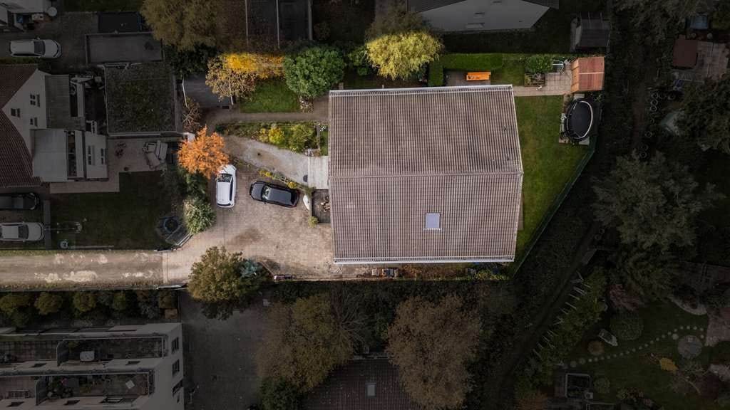 Immobilie in Erzhausen - VIEL PLATZ FÜR FAMILIE, HOME OFFICE & GÄSTE: Modernisiertes EFH +  Einliegerwohnung (vermietet) - Bild 2