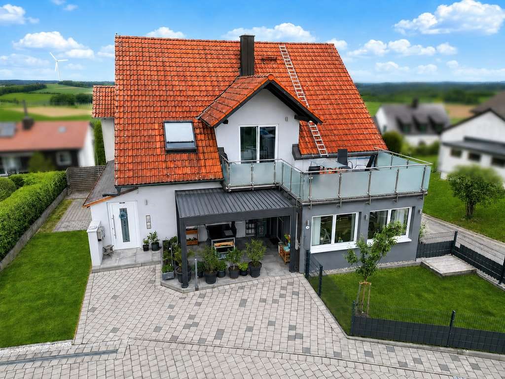 Immobilie in Schweitenkirchen - Zweifamilienhaus mit Garten, Balkon und vielseitigem Nutzungskonzept - Bild 0