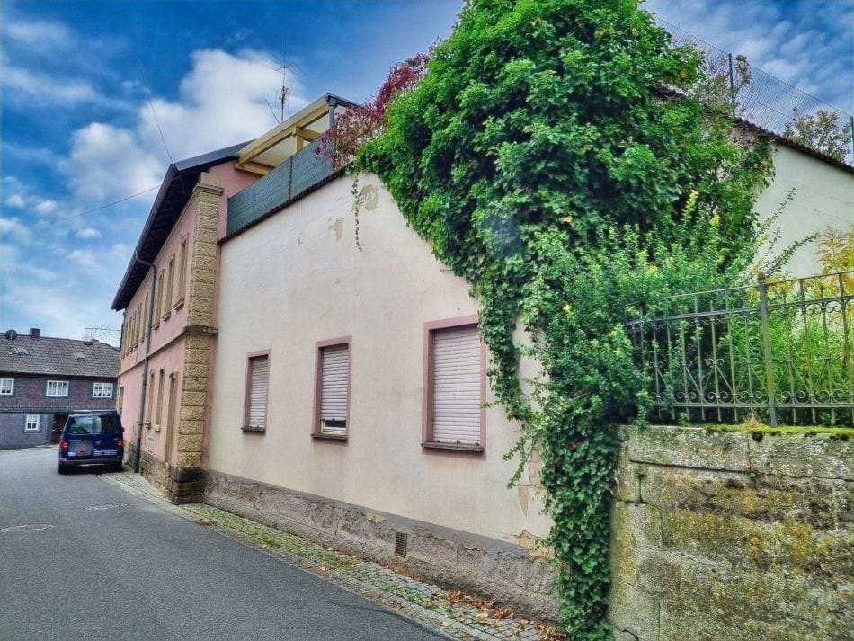 Immobilie in Untermerzbach - Großzügiges Wohnhaus mit Gewerbeeinheit, Garagen und kleinem Garten in zentraler Lage von Untermer - Bild 3