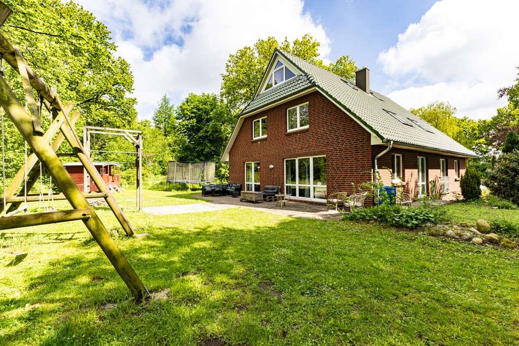 Immobilie in Besdorf - Großzügiges EFH für Mehrgenerationswohnen - Grundstück mit 3 Terrassen in ruhiger Lage - Bild 0