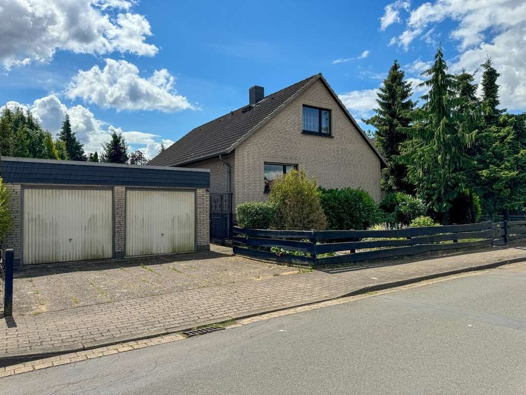 Immobilie in Lindhorst - Vollkeller, Doppelgarage & Ausbaureserve: EFH in ruhiger Lage - Bild 0