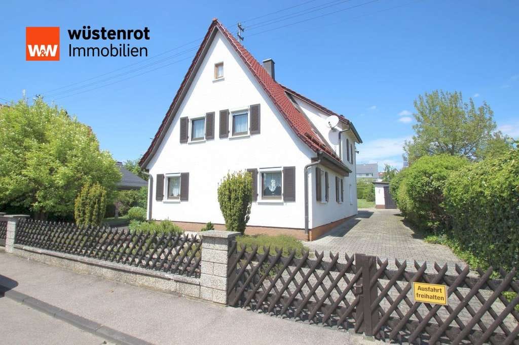 Immobilie in Giengen an der Brenz - Einfamilienhaus mit großem Potenzial: 954 m² Grundstück in Giengen-Burgberg - Bild 1