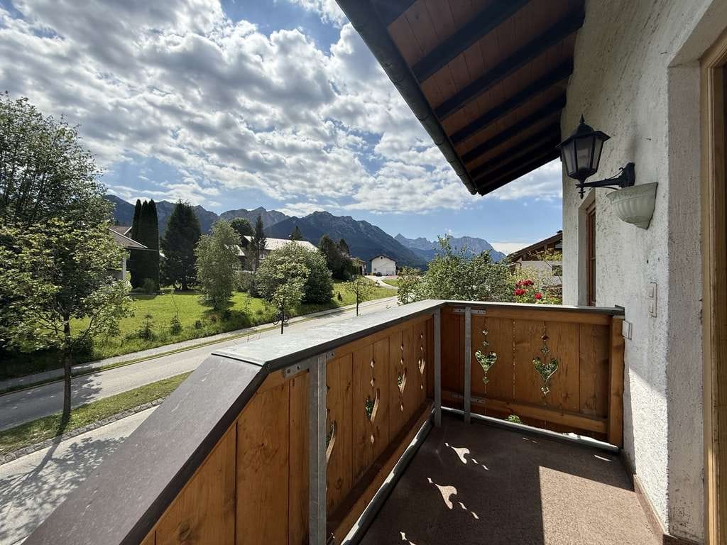 Immobilie in Wallgau - Zweifamilienhaus mit Garage und weitläufigem Grundstück - Bild 1