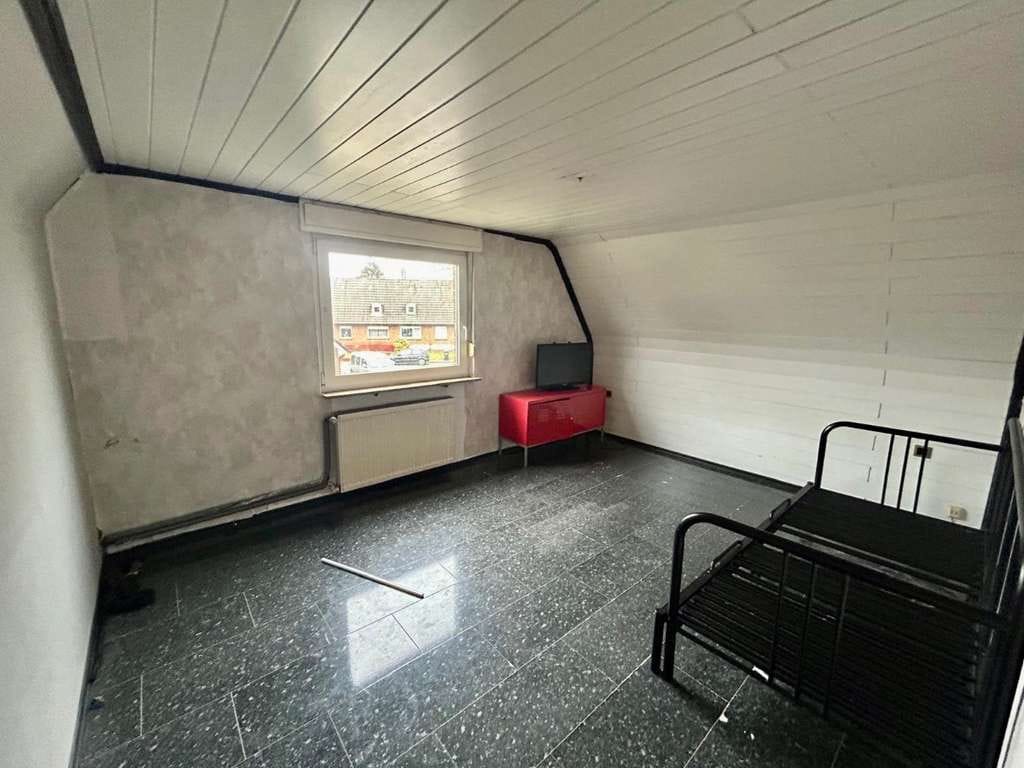 Immobilie in Nordhorn - Geräumige DHH in ordentlicher Lage ! Das Haus braucht wieder neue Liebe ... - Bild 3