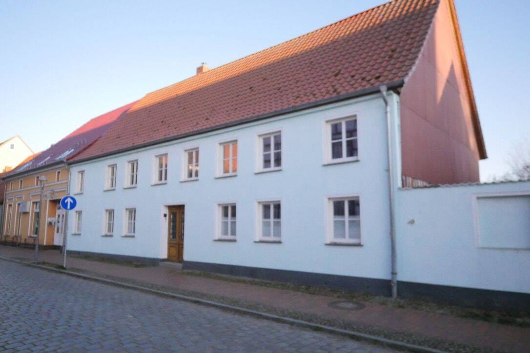 Immobilie in Rankwitz - Historisches Stadthaus auf Usedom – viel Raum, großer Hofbereich und besonderes Entwicklungspotenzial - Bild 1
