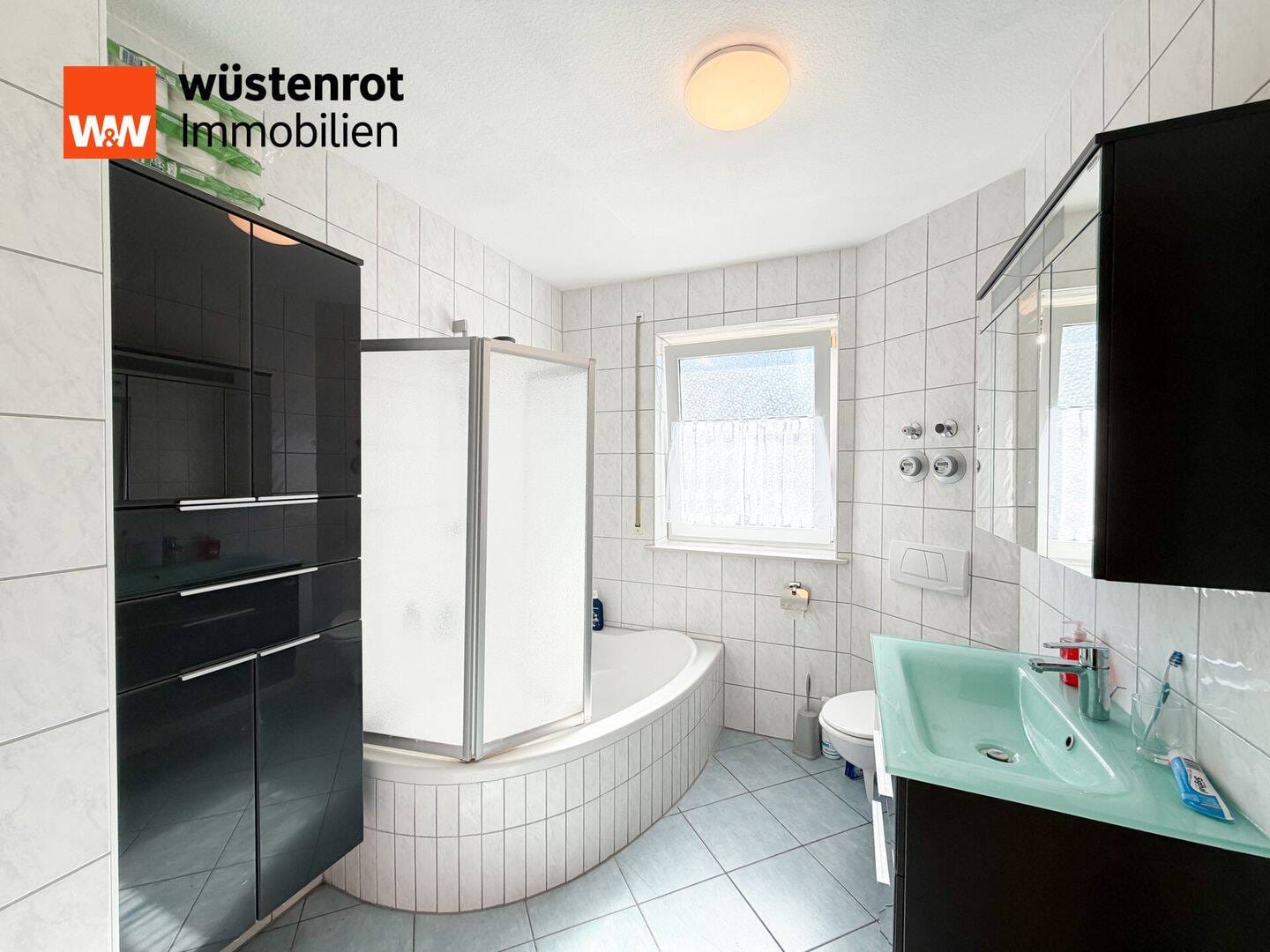 Immobilie in Bad Salzungen - Exklusive 3-Zimmer-Maisonettewohnung mit zwei Balkonen und Außenstellplatz - Bild 2