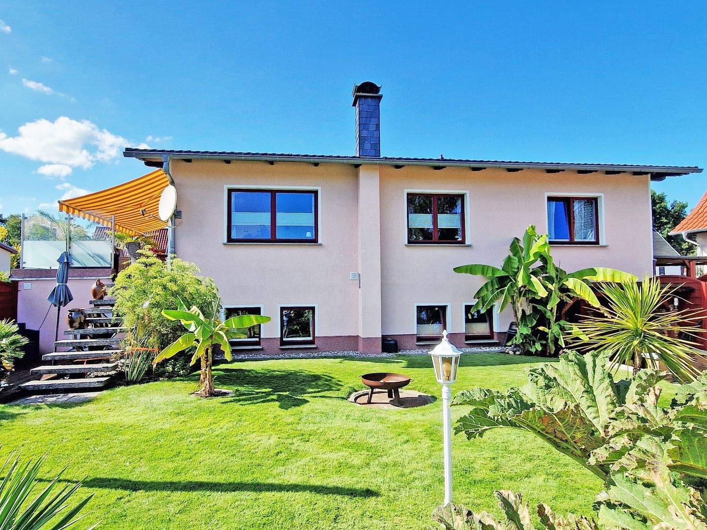 Immobilie in Zinnowitz - Einfamilienhaus mit Einliegerwohnung und Ferienbungalow im Ostseebad Zinnowitz - Bild 1