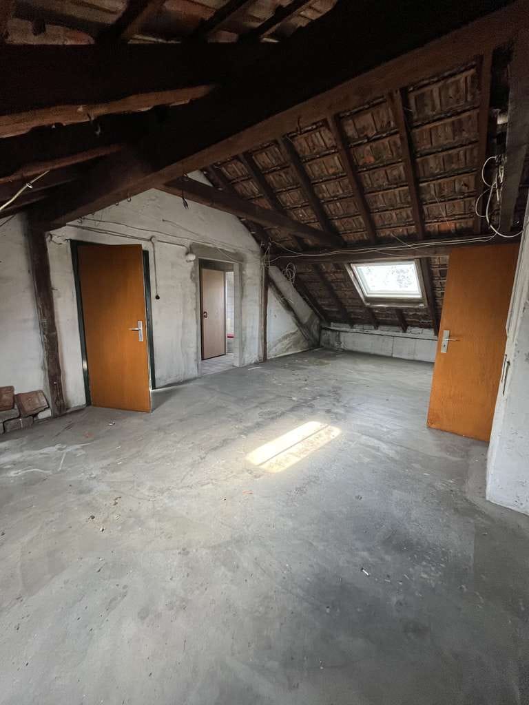 Immobilie in Oberhausen - 2-Zimmer-Wohnung im Dachgeschoss zum Selbstausbau mit Baugenehmigung - Bild 1