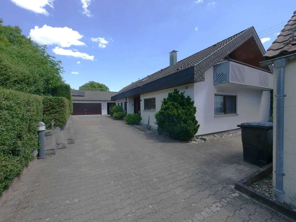 Immobilie in Michelfeld - Attraktiver Winkelbungalow mit Einliegerwohnung in sehr ruhiger und sonniger Lage in Michelfeld - Bild 0