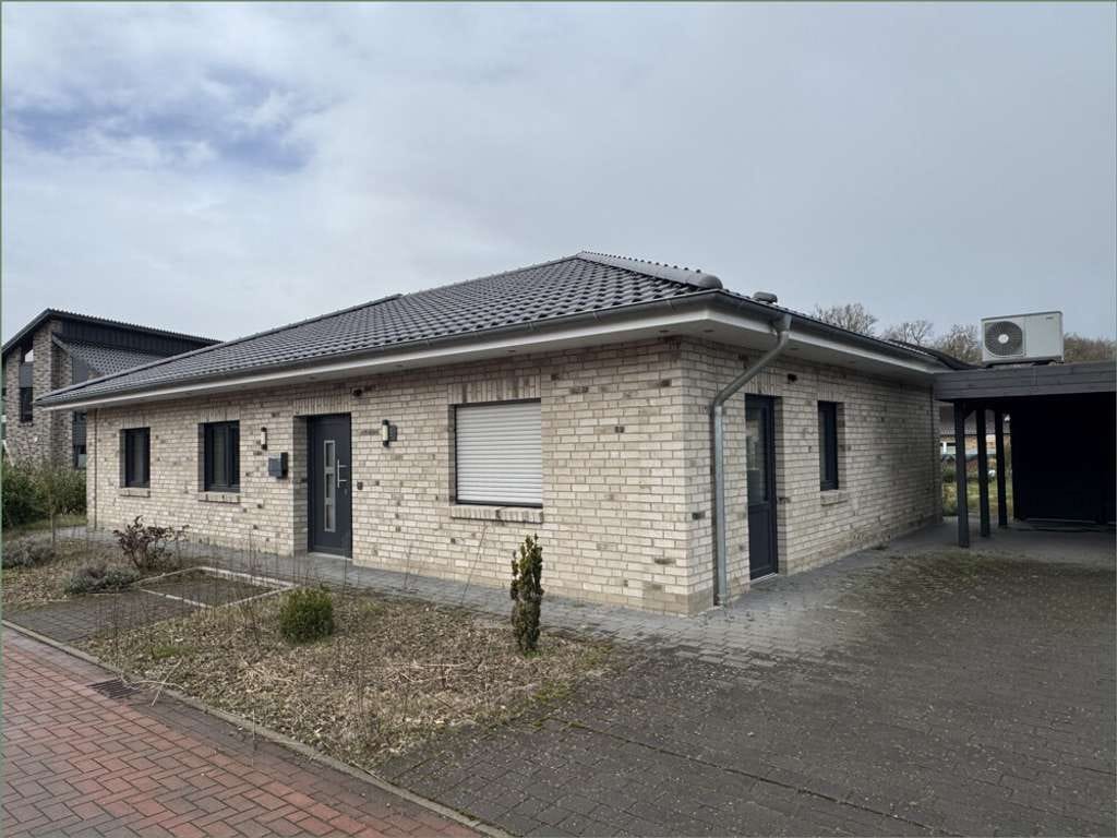 Immobilie in Lindern (Oldenburg) - Neuwertiger Bungalow in beliebter Wohngegend - Bild 0