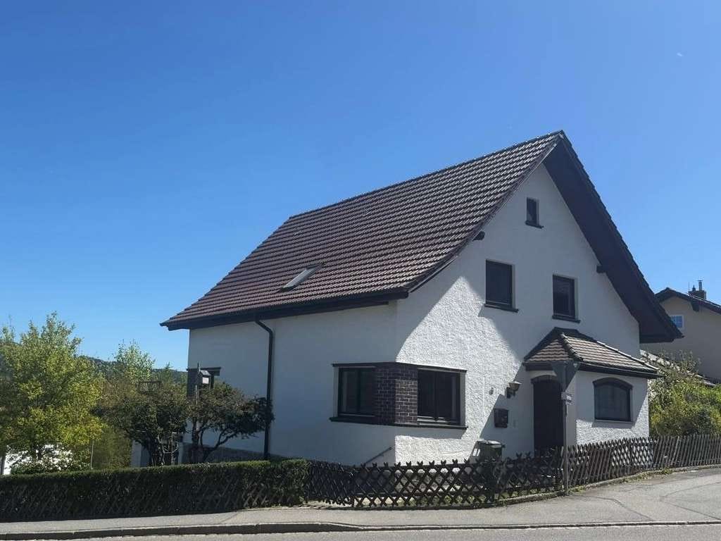 Immobilie in Viechtach - Wohnen mit Charakter: Einfamilienhaus in Viechtach - Bild 0