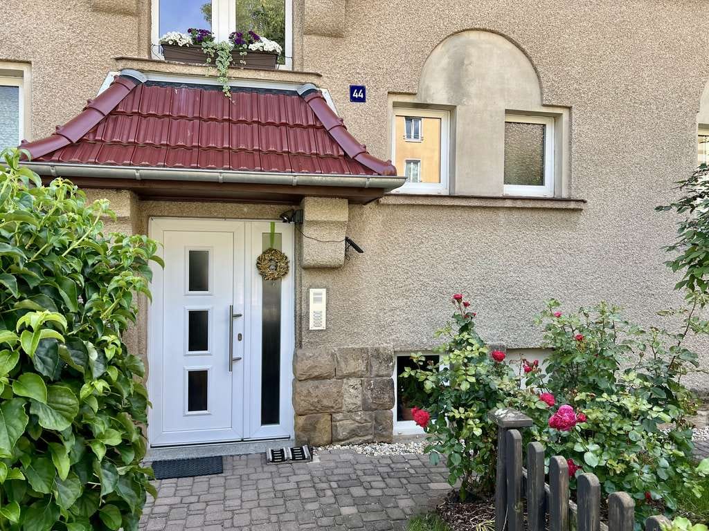 Immobilie in Bannewitz - Vollvermietetes Mehrfamilienhaus mit großem Gartengrundstück und stabilem Mietertrag - Bild 1
