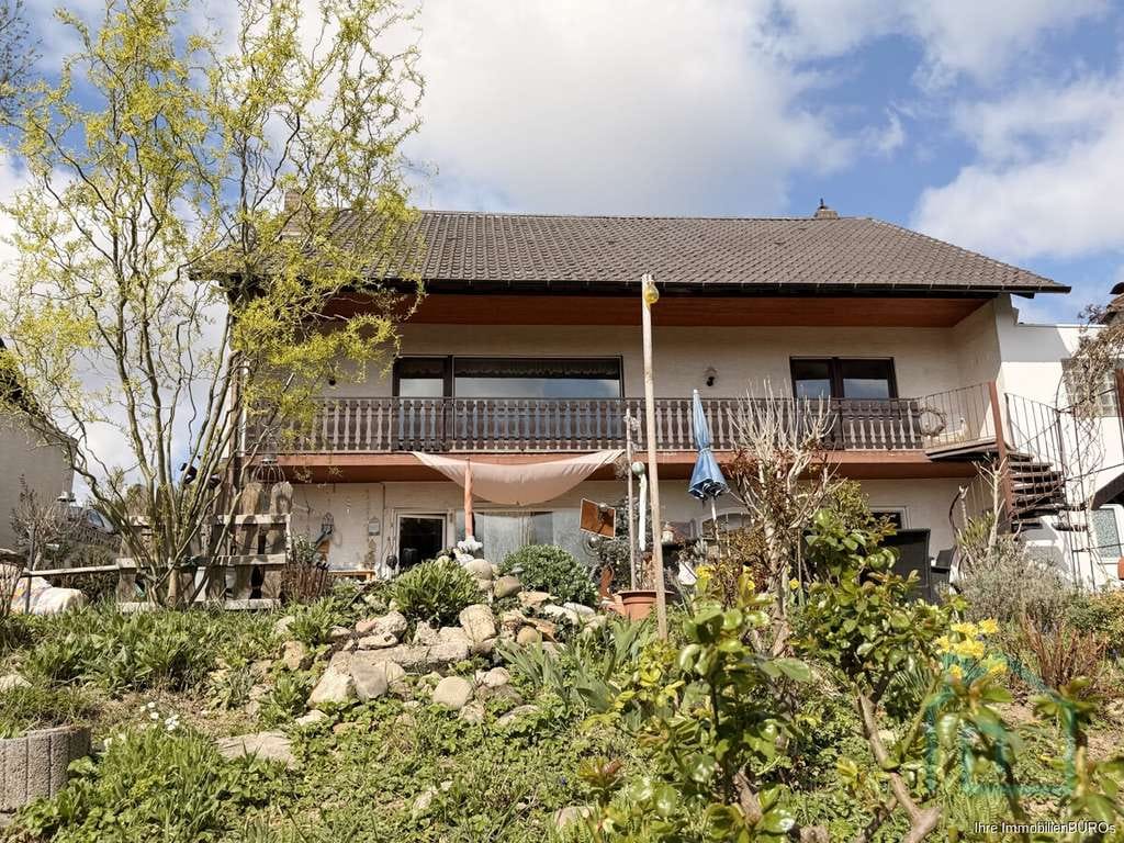 Immobilie in Obrigheim (Pfalz) - Freistehendes Einfamilienhaus mit viel Raum und Möglichkeiten - Bild 0