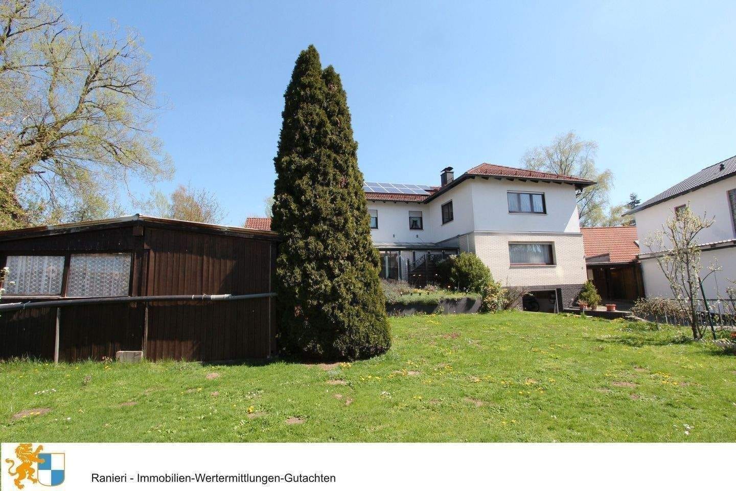 Immobilie in Pyrbaum - R E S E R V I E R T : Großzügiges Zweifamilienhaus mit Wintergarten, Außenpool & Doppelgarage in Pyrbaum - Bild 1
