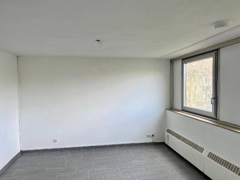 Immobilie in Köln - Köln zentral modernisiertes Apartment 2.OG Wannenbad neue Pantryküche Pool u.Saunanutzung ab 01.07. - Bild 2