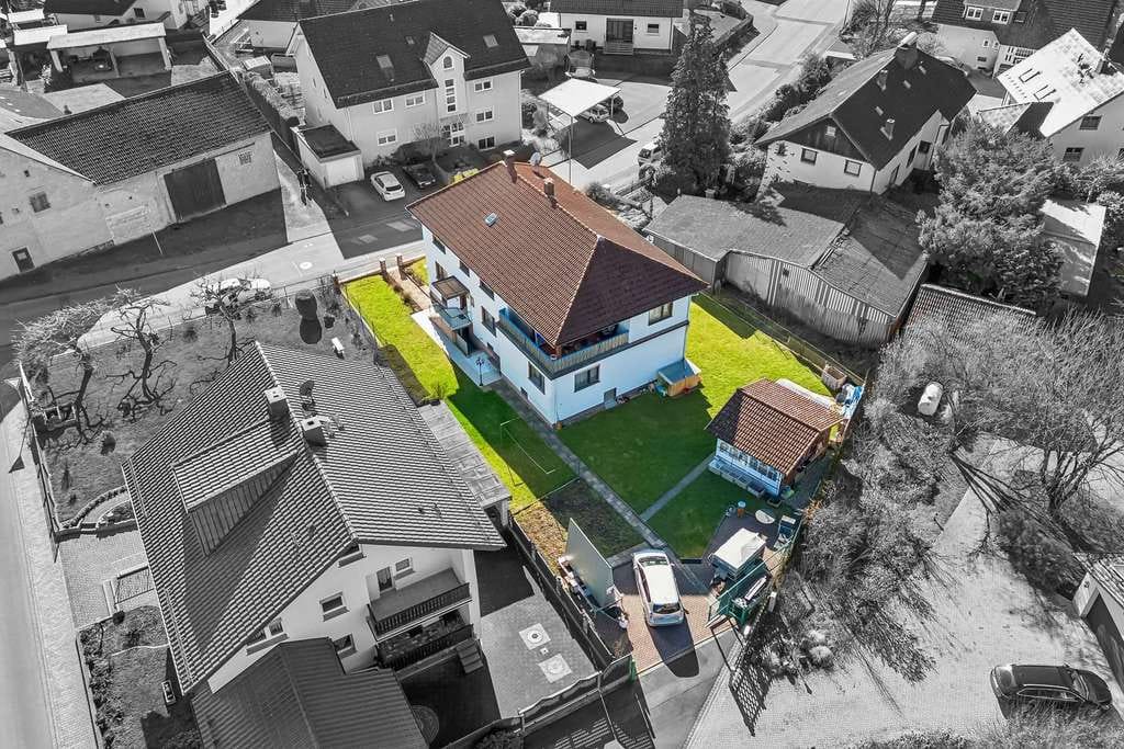 Immobilie in Bad Soden-Salmünster - Viel Platz zum Wohnen! Attraktives Zweifamilienhaus - Bild 3