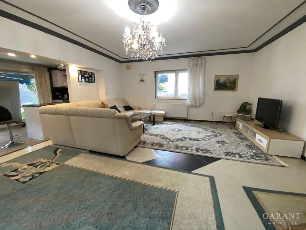 Immobilie in Nördlingen - Flexibles Zweifamilienhaus mit Potenzial - Eigennutzung & Vermietung kombinieren - Bild 2