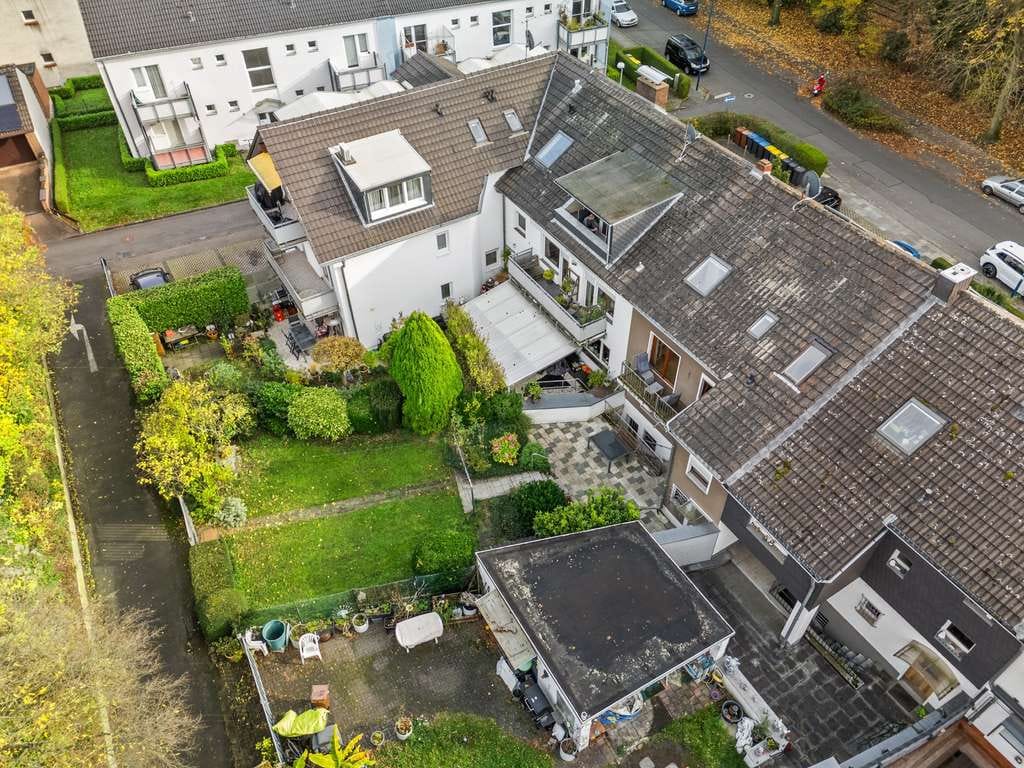 Immobilie in Hürth - Charmantes Mehrfamilienhaus mit drei Wohneinheiten – vielseitig nutzbar & voller Potenzial - Bild 2
