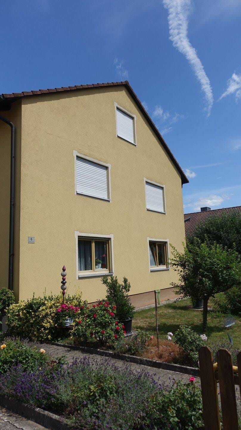 Immobilie in Langenfeld - Gepflegtes Mehrfamilienhaus mit Doppelgarage, Wintergarten und schönem Garten in Langenfeld zu verkaufen - Bild 2